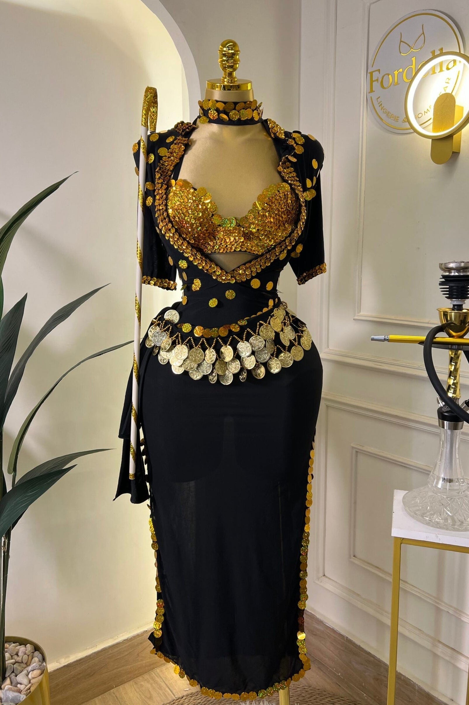 Cléopâtre Noire et Or – Costume de Danse Orientale 3 Pièces